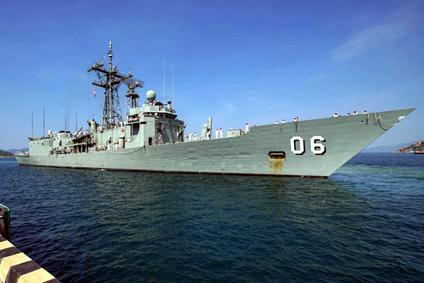 Tàu hộ vệ tên lửa Australia thăm cảng Cam Ranh