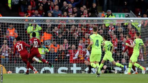Suarez: Barca rất đau, nhưng đáng bị chửi