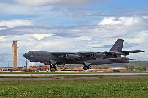 Mỹ điều B-52 đến Qatar đề phòng Iran tấn công