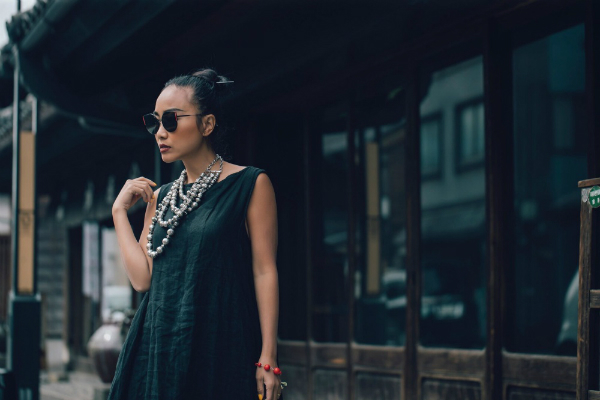 Đoan Trang hóa quý cô sang chảnh trên đường phố Nhật Bản