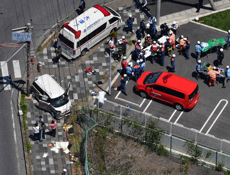 Hai ôtô đâm nhau, tông thẳng nhóm học sinh mẫu giáo ở Nhật