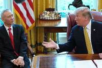 Hai lần gọi tên Việt Nam: Donald Trump khiến thị trường dậy sóngicon