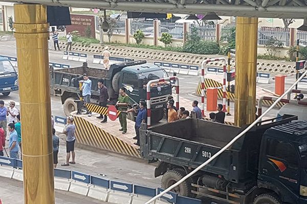 Bộ GTVT ra công điện hỏa tốc, BOT Hòa Lạc vẫn hỗn loạn