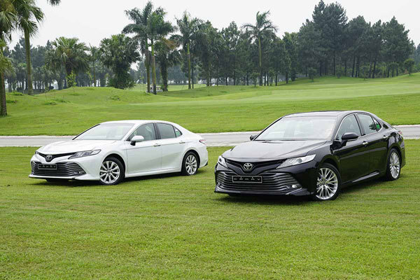 Thêm nhiều công nghệ mới, giá giảm Toyota Camry ‘cháy hàng’