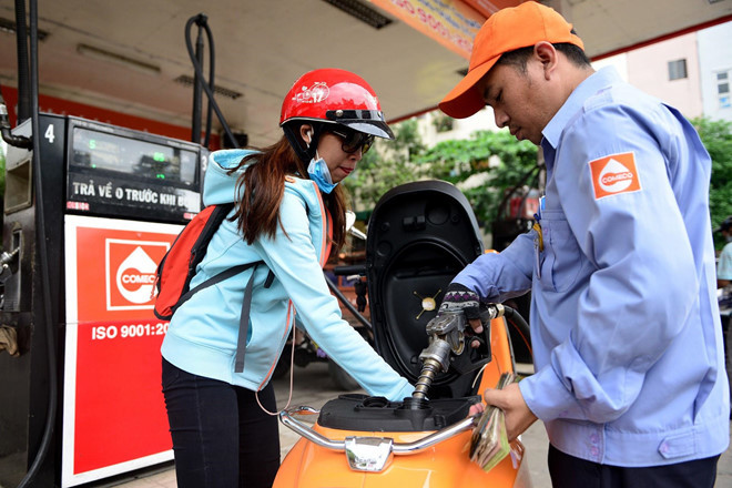 Giá xăng tăng đột biến, dân than khó, tính chiêu tiết kiệm