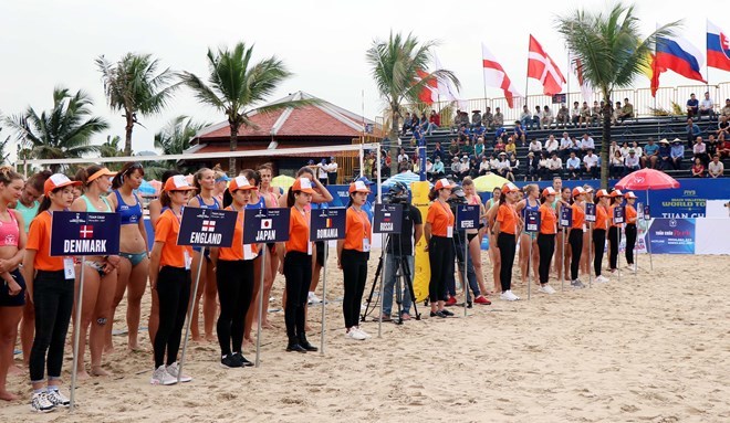 Int’l female beach volleyball tournament kicks off in Quang Ninh