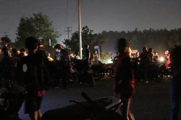 Đi bắt ếch, tá hỏa phát hiện thi thể dưới kênh