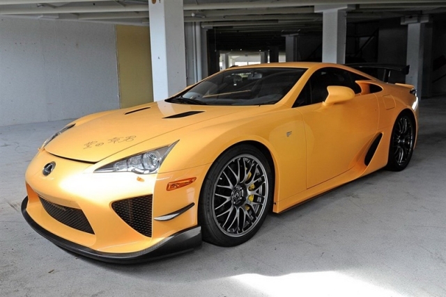 Lexus LFA “độc” nhất thế giới rao giá hơn 13,5 tỷ đồng
