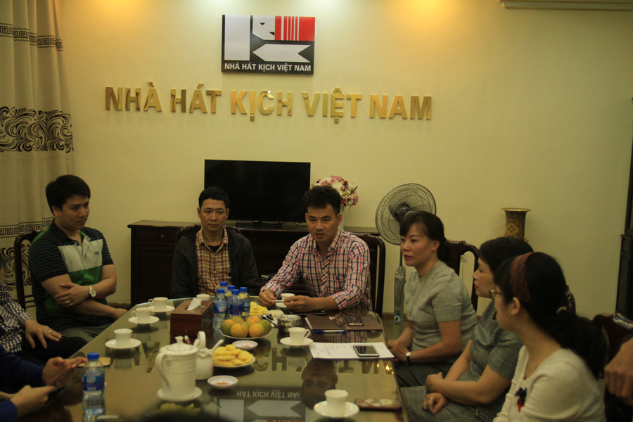 Xuân Bắc trao hơn 300 triệu cho chồng nạn nhân vụ tai nạn hầm Kim Liên