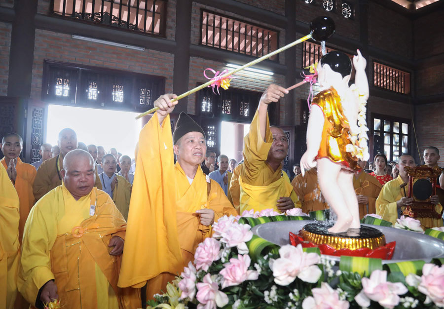 Rước 400 xe hoa mừng Đại lễ Phật đản Vesak 2019