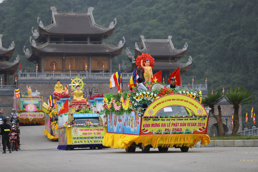 Rước 400 xe hoa mừng Đại lễ Phật đản Vesak 2019