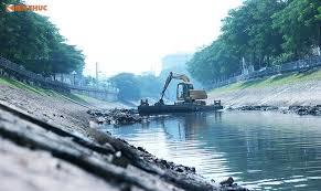 Hanoi's polluted To Lich River turns green again after dredging