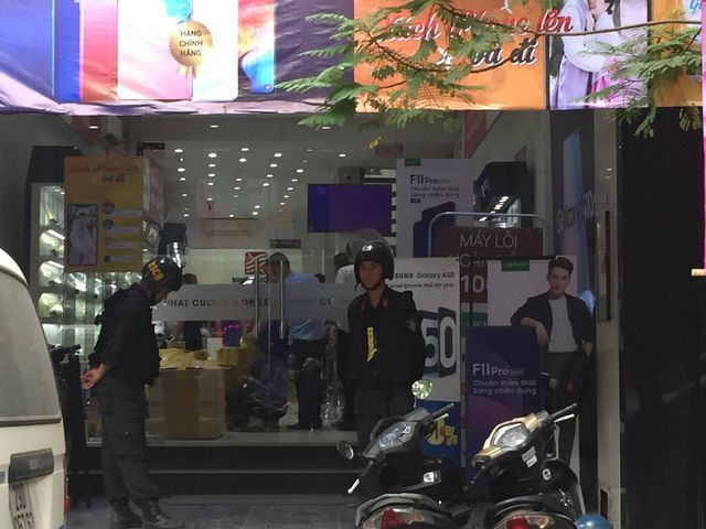 Nhat Cuong Mobile shops raided by police