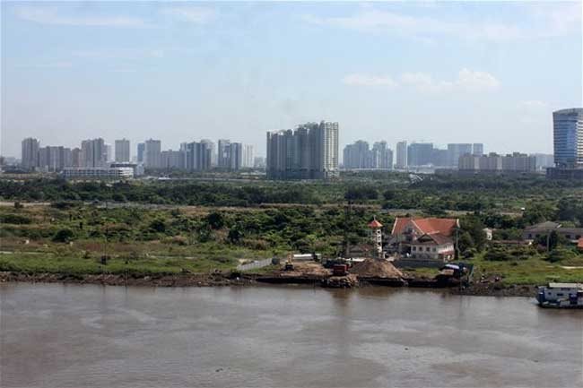 HCMC sees no new production project, capital flow into real estate