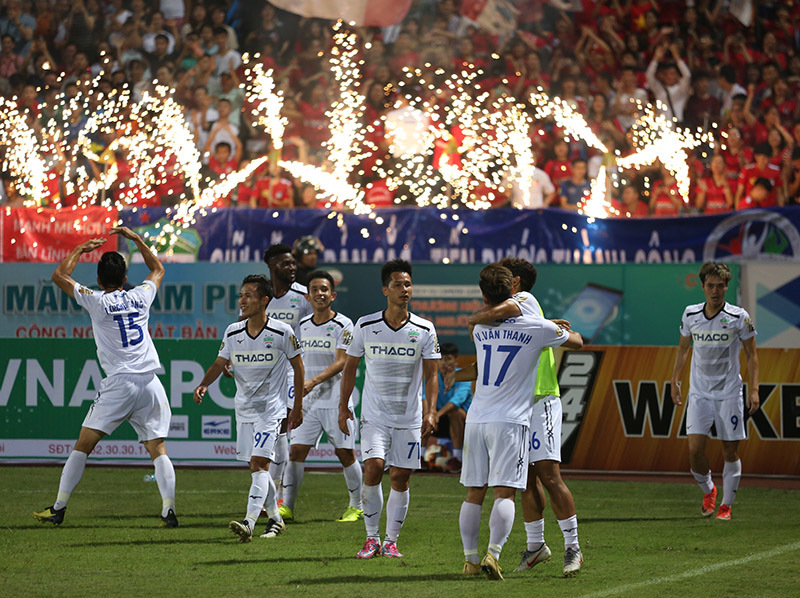 Vòng 9 V-League: Hà Nội thua khó tin, Văn Thanh 