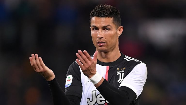 Ronaldo bị từ chối bàn thắng, Juventus thua đau Roma