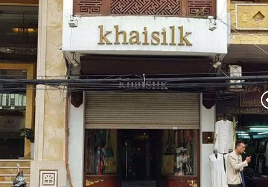 Cửa hàng Khaisilk tháo biển hiệu, lặng lẽ tu sửa bên trong