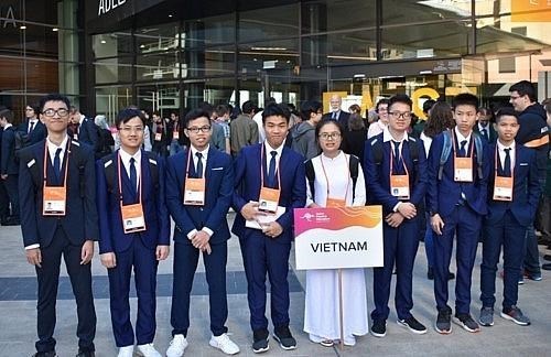 All eight Vietnamese students win Asian Physics Olympiad medals