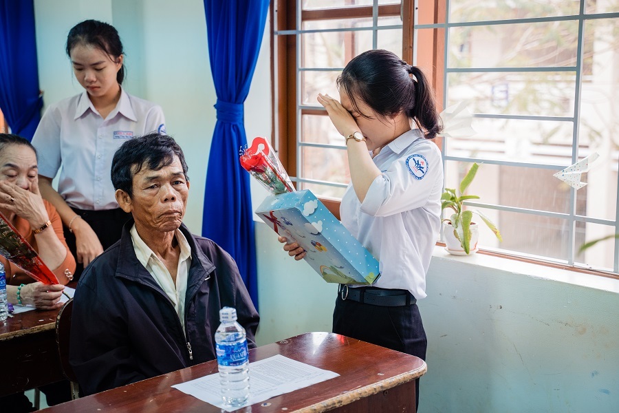 Ảnh kỷ yếu rơi nước mắt của học sinh Vũng Tàu