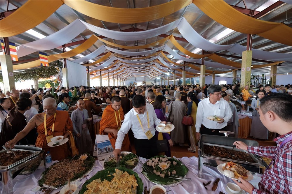 Massive buffet prepared for Vesak 2019