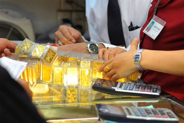 Giá vàng hôm nay 16/5: Vàng bứt phá bất chấp USD tăng vọt