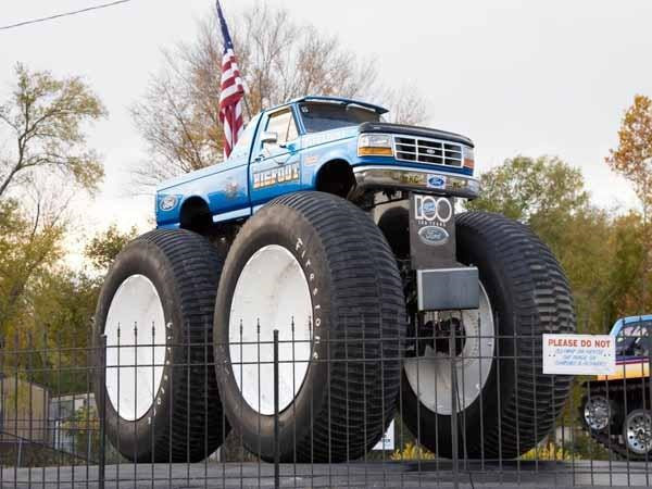 Xe tải ‘quái vật’ phá kỷ lục thế giới về cú nhảy off road