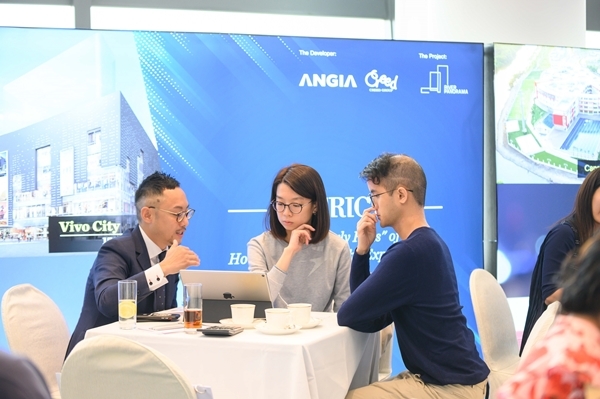 An Gia giới thiệu bất động sản ở Hong Kong