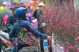 Đề xuất 'đổi giờ làm, không nghỉ bù dịp Tết âm lịch' gây tranh cãi