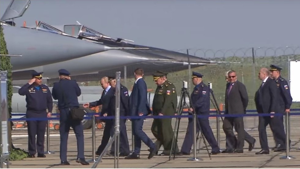 Xem Putin trực tiếp thị sát MiG-31 mang siêu tên lửa