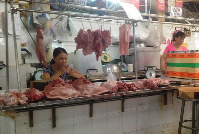 Sharp pork price fall hit pork traders in Vietnam