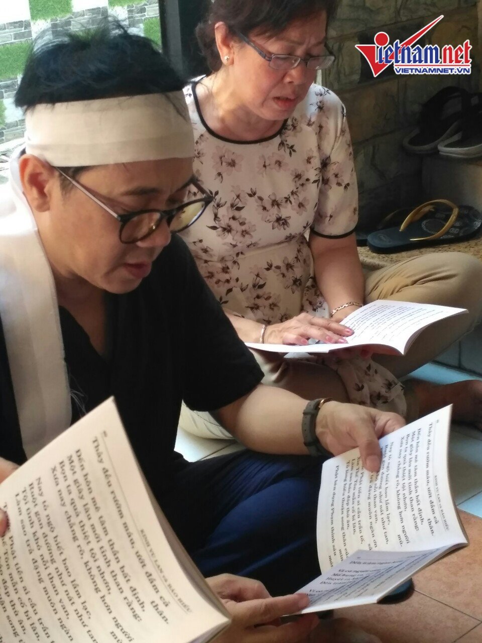 Hồng Vân, Minh Nhí đến viếng mẹ nghệ sĩ Thành Lộc