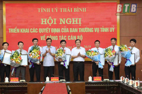 Điều động, bổ nhiệm nhân sự 4 địa phương