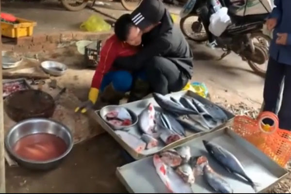Clip 'chàng trai Đăk Lăk gặp mẹ bán cá sau 3 năm đi Nhật' hút triệu view