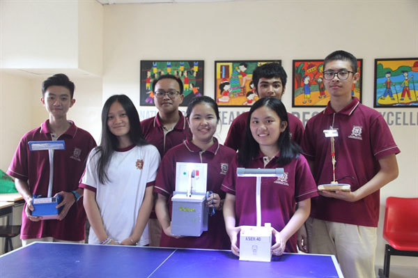 HCMC students donate solar lamps to students in mountainous region