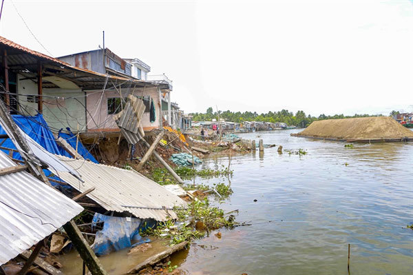 Can Tho to build concrete embankments in eroded areas