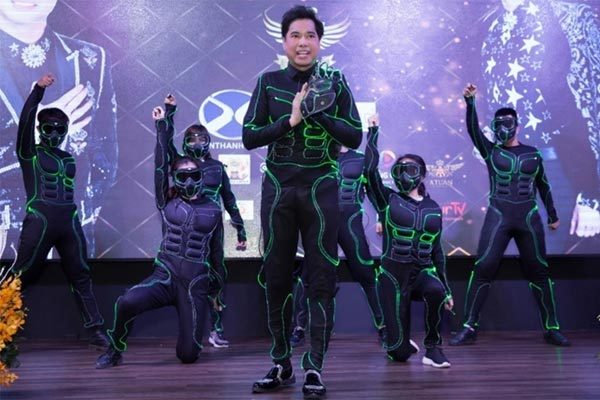 Ngọc Sơn hóa thân thành siêu anh hùng ‘Avengers’ trong MV mới