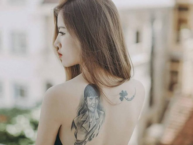 Hình xăm dán xinh cho nữ Tattoo  cô gái tóc ngắn có hình xăm tự tin cá  tính nụ cười rạng rỡ  bạn có yêu không   Facebook