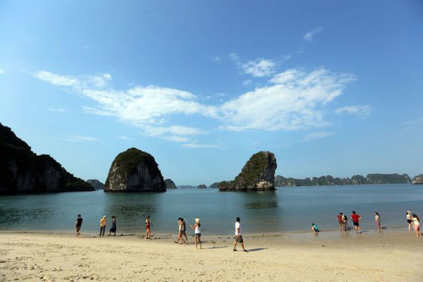 Quang Ninh urban development project will not affect bay: officials