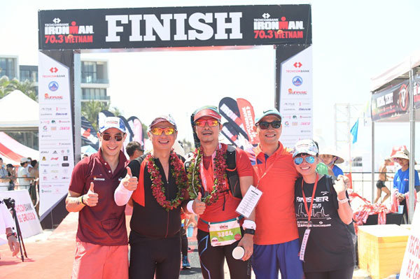 Patrick Lange và Holly Lawrence vô địch Ironman 70.3 Việt Nam