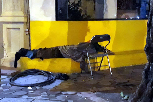 Đi xe ga, có nhà Hà Nội vẫn nhận quà từ thiện cho người nghèo