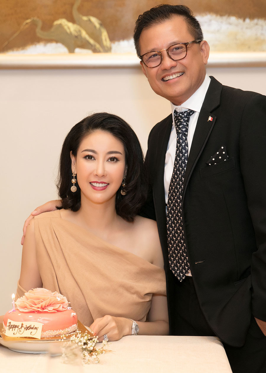 Hà Kiều Anh đón tuổi 43 bên chồng đại gia và dàn mỹ nhân Việt
