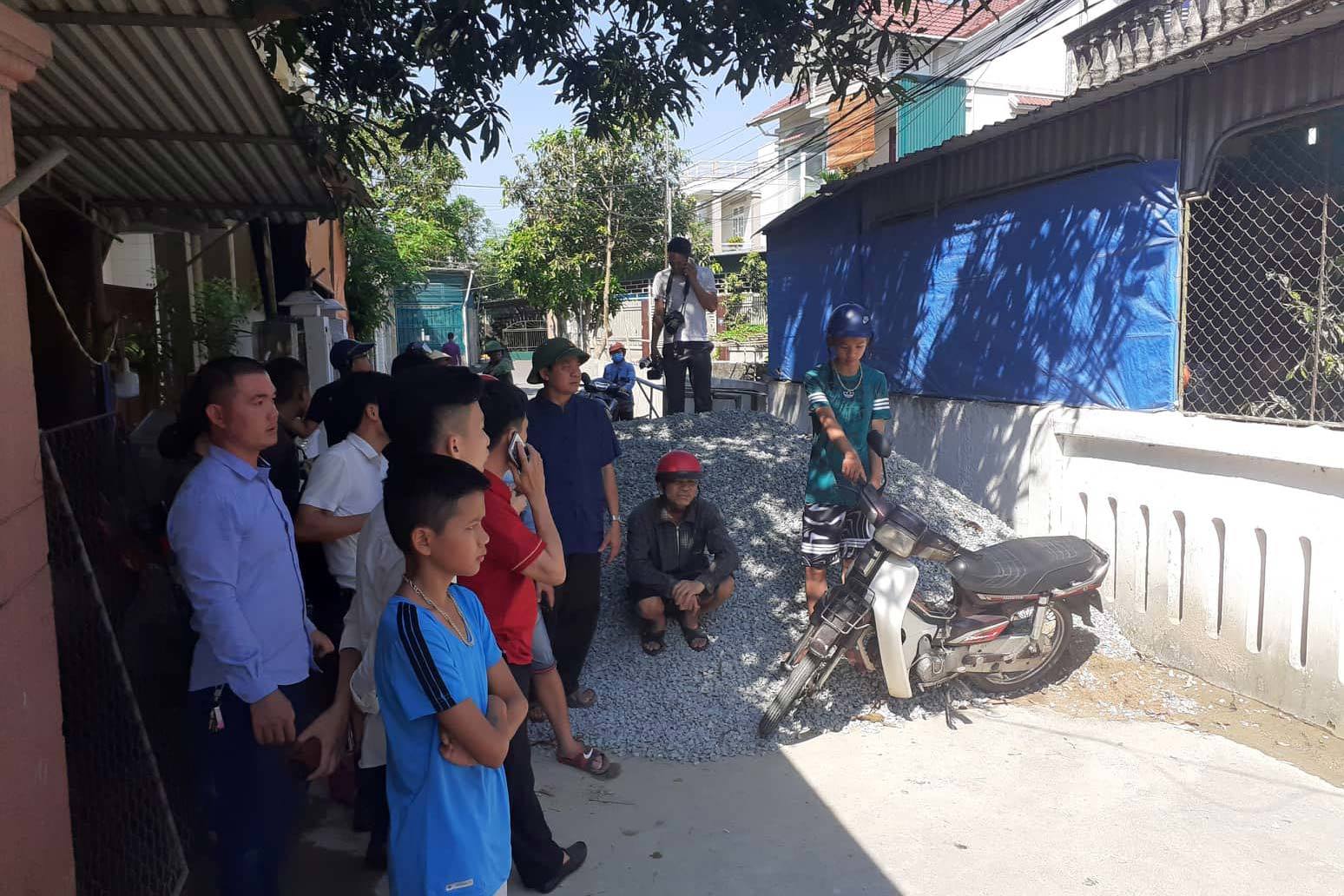 Hà Tĩnh: Chồng tử vong, vợ nguy kịch với vết cắt trên cổ