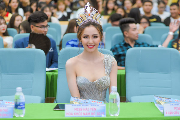 Người đẹp Nam Bộ làm giám khảo cuộc thi Hoa khôi sinh viên