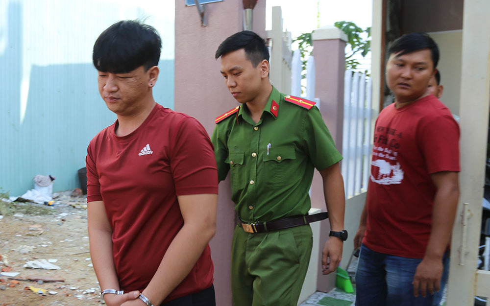 Níu kéo tình cảm bất thành, thanh niên lao vào phòng ngủ đâm bạn gái tới tấp