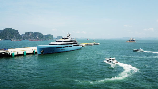 Chiêm ngưỡng du thuyền 150 triệu đô giữa vịnh Hạ Long
