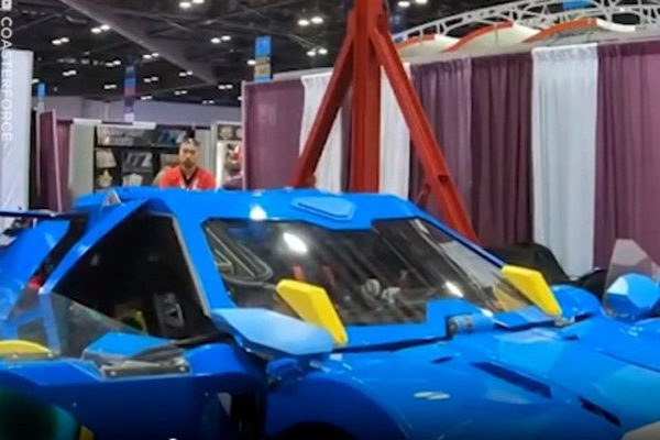 Xe biến hình thành robot cao gần 4 m như trong phim Transformers