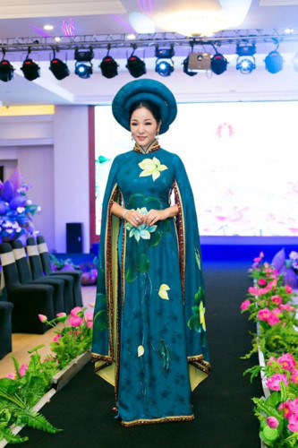 Ministry of Culture, Sport and Tourism Portal - Fashion - Vietnamese ao dai  is highly appreciated at Miss Universe contest