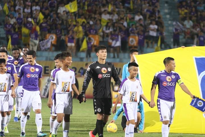 Vòng 10 V-League: Bùi Tiến Dũng ra mắt, Văn Toàn giải cứu HAGL