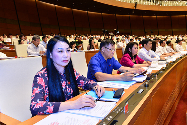 Khai mạc kỳ họp QH: Bàn chuyện sát sườn anh công chức, chị công nhân