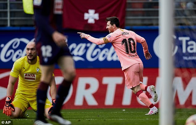 Messi lập cú đúp trong 2 phút, Barca thoát thua trận hạ màn